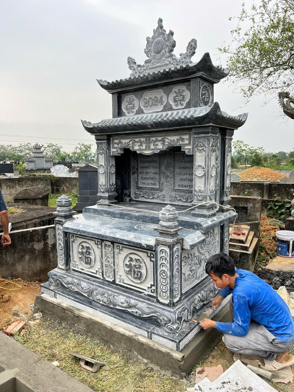 Mộ Thờ - Mẫu 4