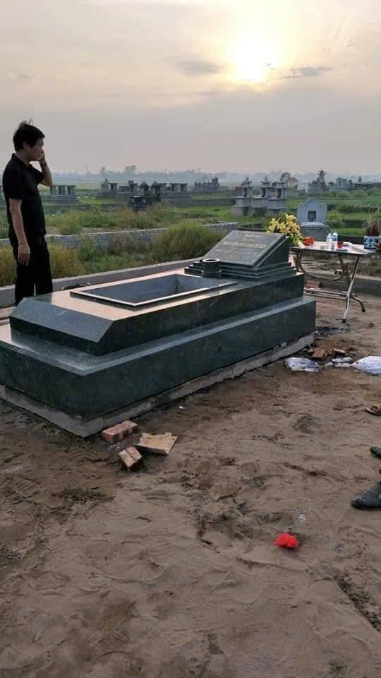 Mộ Thờ - Mẫu 22